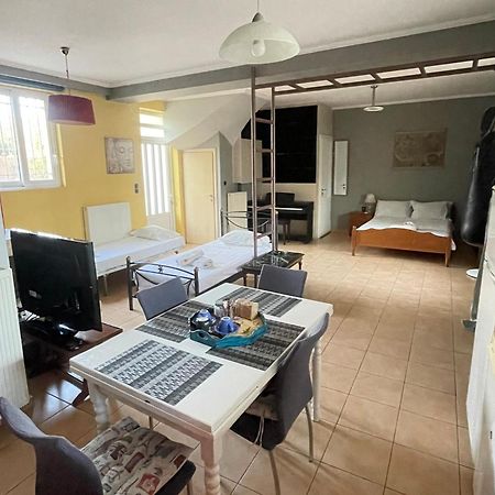 Patras - Independent Studio In Quiet Area Екстер'єр фото