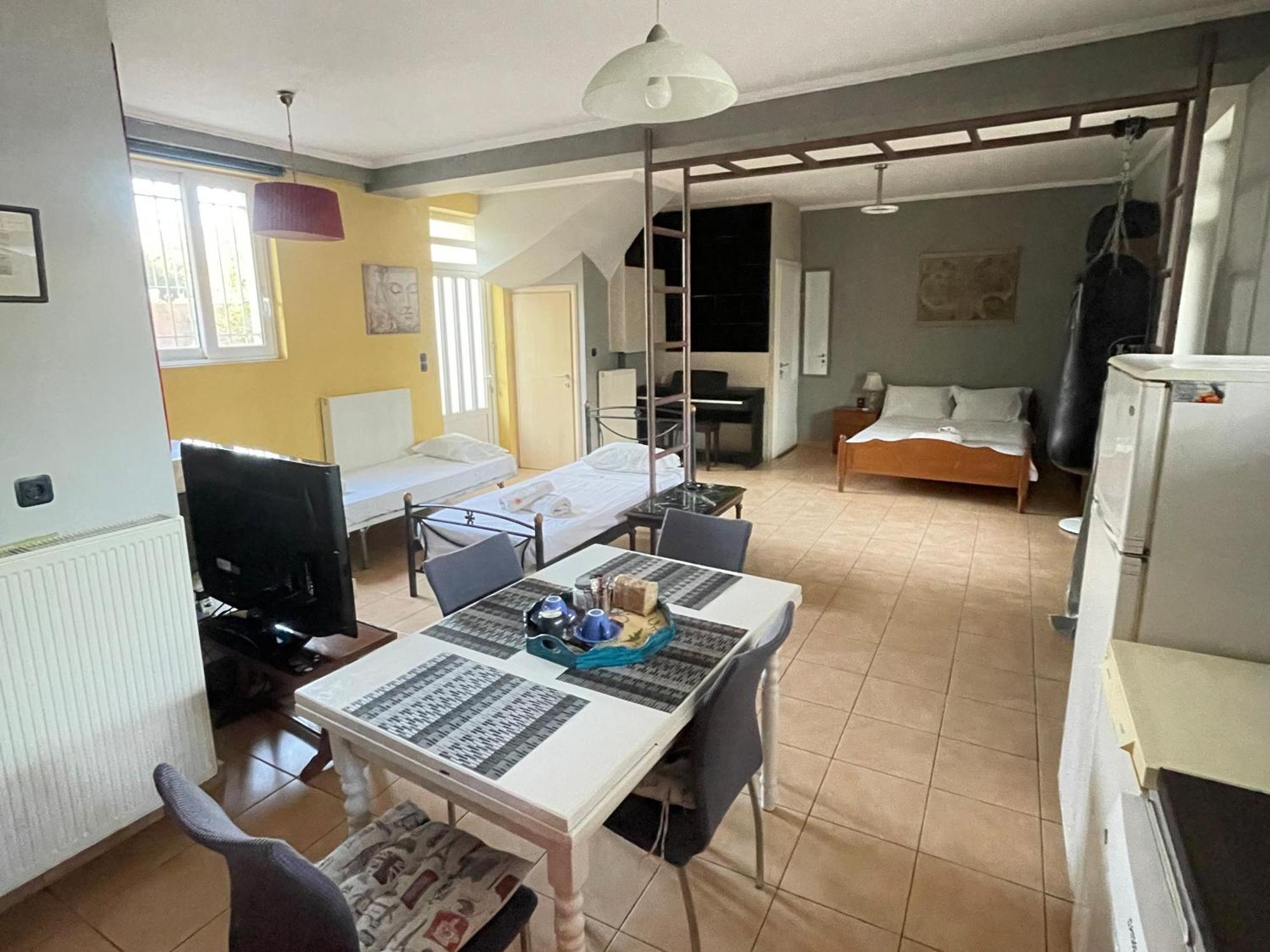 Patras - Independent Studio In Quiet Area Екстер'єр фото